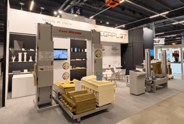 XTR Pro Contour cutting machine for foam & wool