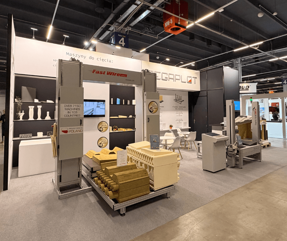 XTR Pro Contour cutting machine for foam & wool