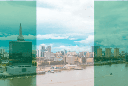 flaga Nigerii na tle panoramy Lagos